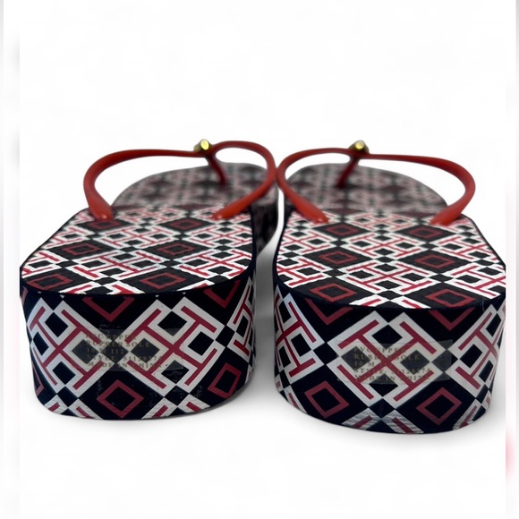 Tory Burch Thandie Wedge Flip-Flops, brand's geometric logo print. Size 9.5 - Picture 4 of 9